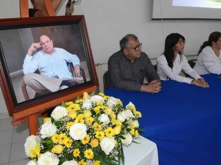 Homenaje luctuoso al Dr. Raúl Antonio Díaz Vega en Foro de la UV