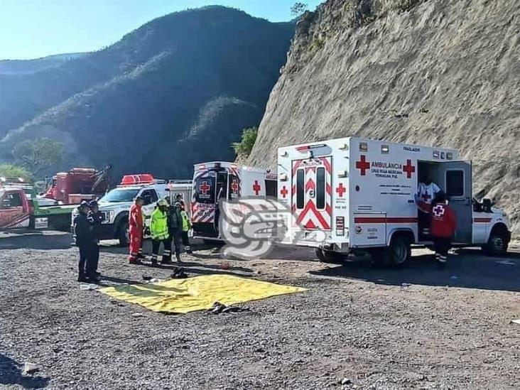Autobús vuelca y deja 18 migrantes muertos y 36 heridos en la Oaxaca-Puebla