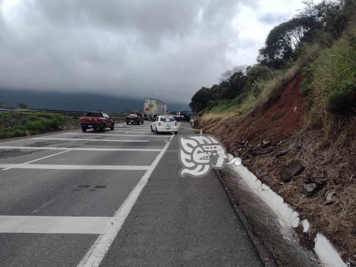 Lo hallan aparentemente asesinado a balazos en autopista Orizaba- Puebla