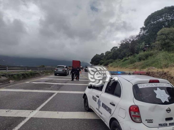 Lo hallan aparentemente asesinado a balazos en autopista Orizaba- Puebla