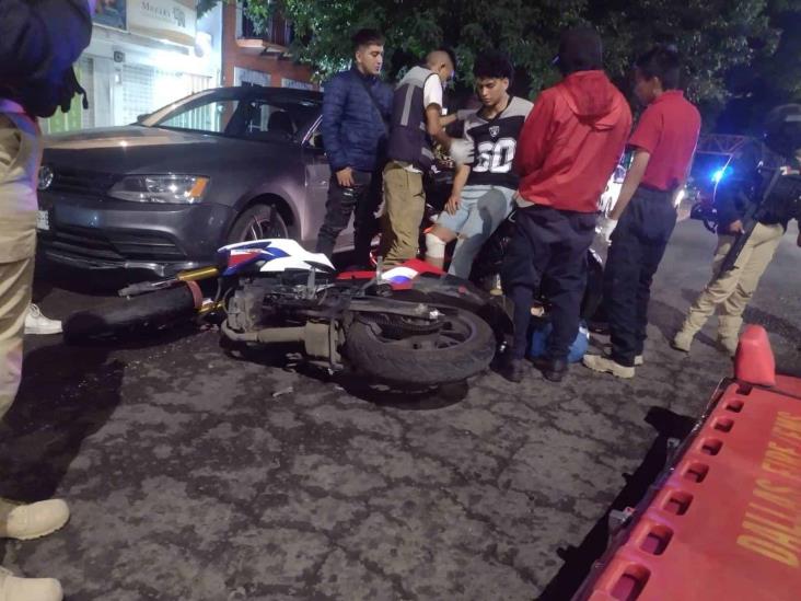 Matrimonio y su menor hija son arrollados por motociclista en Xalapa