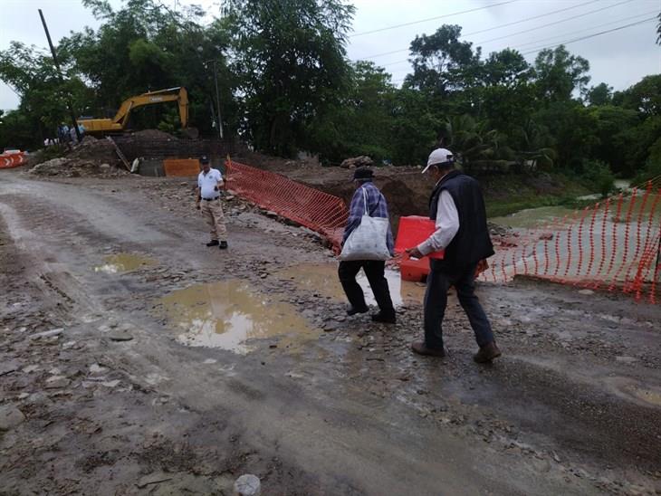 Abren el paso en Puente Culebras de Santa Cruz Hidalgo