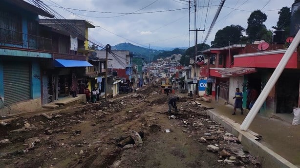 Atraso en introducción de drenaje y pavimentación desata quejas en avenida de Xalapa