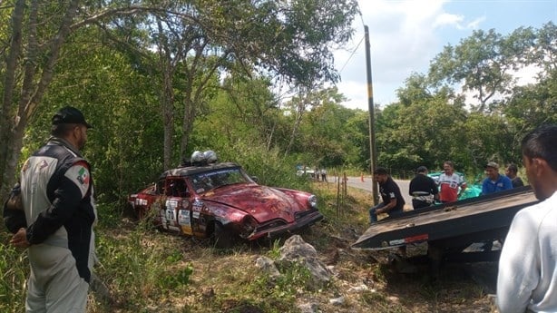 Automóviles que participaban en la Carrera Panamericana se accidentan en Apazapan