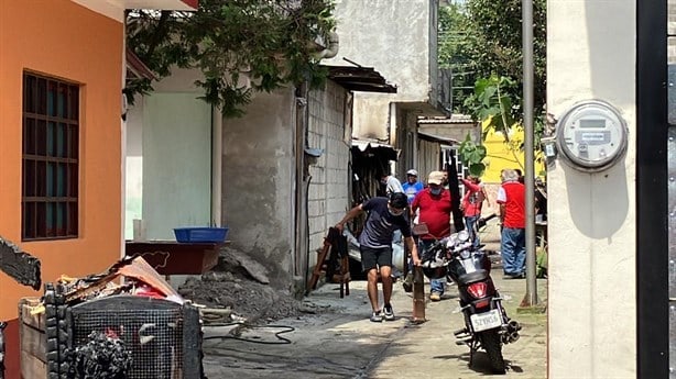 Voraz incendio consume humilde vivienda en Ixhuatlancillo