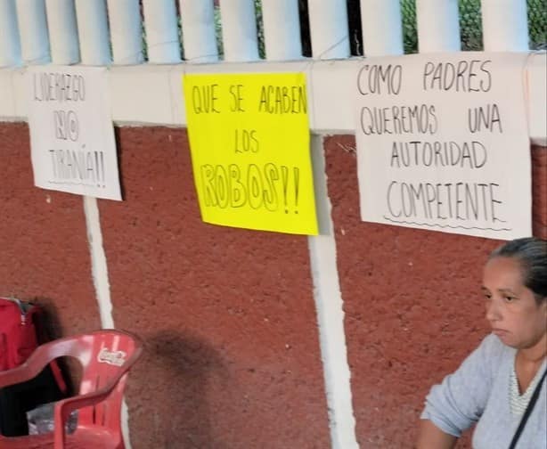 Toman instalaciones de la técnica 75 en Poza Rica; acusan 10 robos