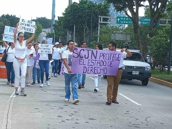 En Xalapa, protestan empleados del Poder Judicial Federal por recortes