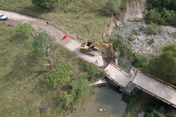 Revisan afectaciones tras colapso de puente en Misantla