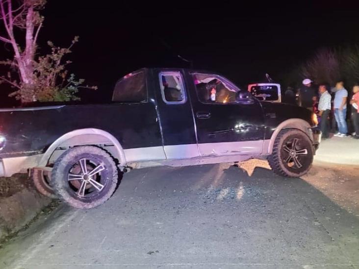 Choque frontal en carretera de Atzacan deja 2 heridos