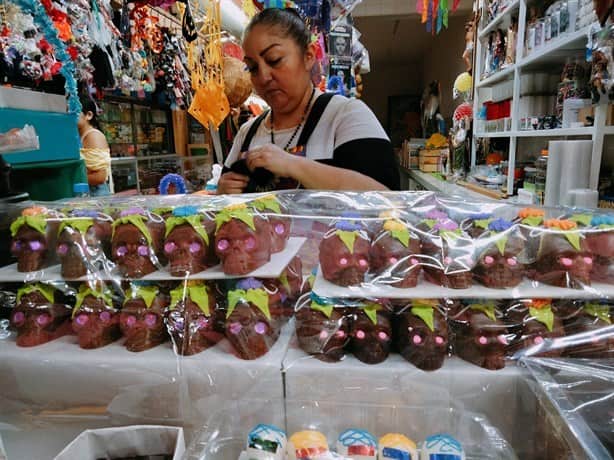 Mercados de Xalapa reciben el Día de Muertos