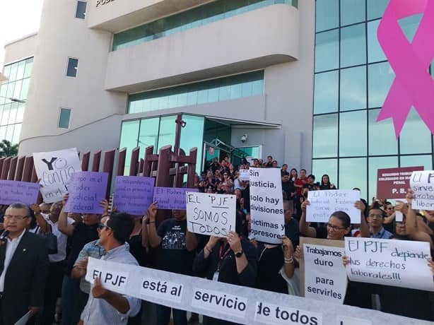 Se manifiestan trabajadores del Poder Judicial en Veracruz; exigen no recorte a fideicomisos | VIDEO