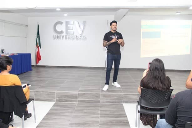 Imparten ponencias sobre salud mental en el Centro de Estudios Veracruz