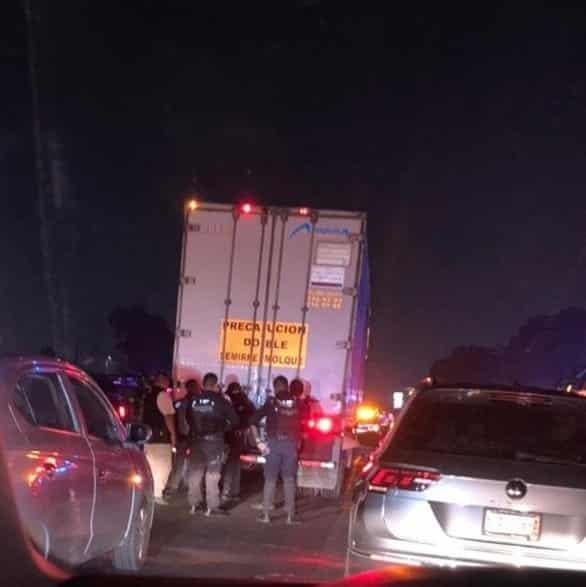 Aseguran en Orizaba tráiler que había sido robado en Puebla