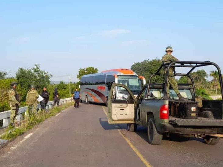 Narcobloqueos causan alarma en carreteras de Michoacán