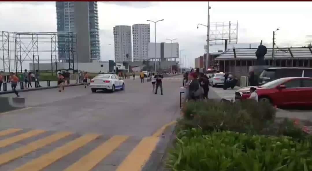 Cierran bulevar Ávila Camacho en Boca del Río por carrera
