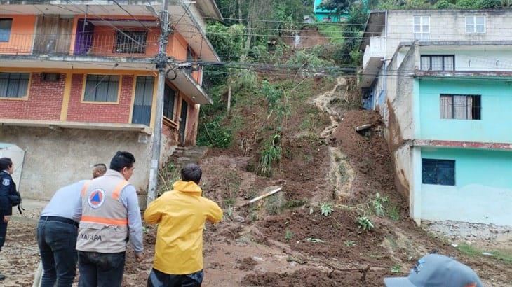 Deslave por ruptura de tubería de agua en la colonia Plan de Ayala de Xalapa