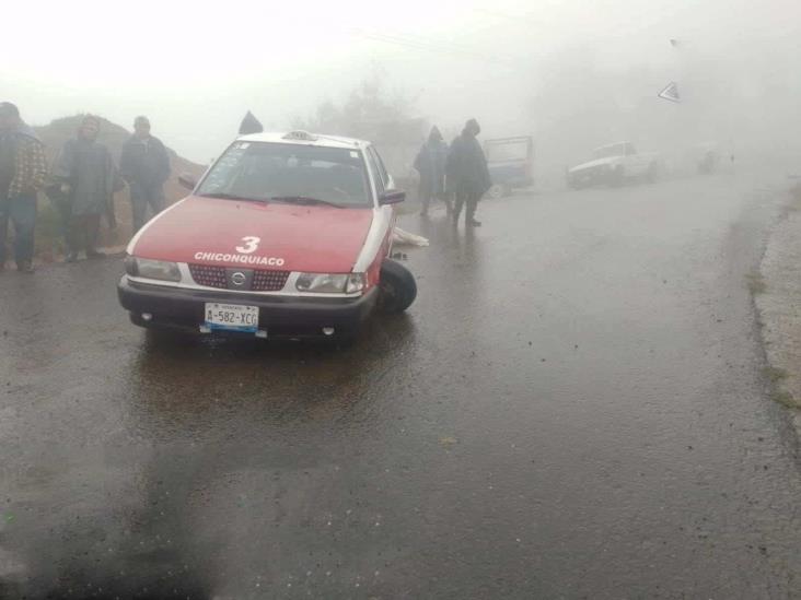 Densa neblina ocasiona choque en Chiconquiaco