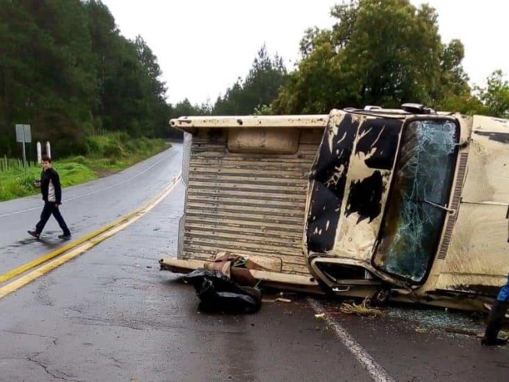 Una lesionado en volcadura de una camioneta en Joya Chica