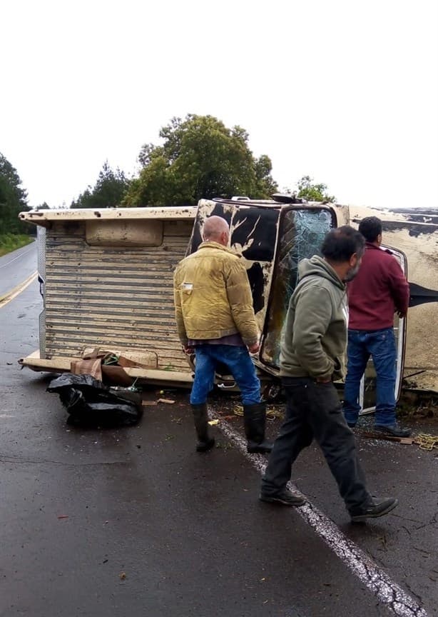 Una lesionado en volcadura de una camioneta en Joya Chica