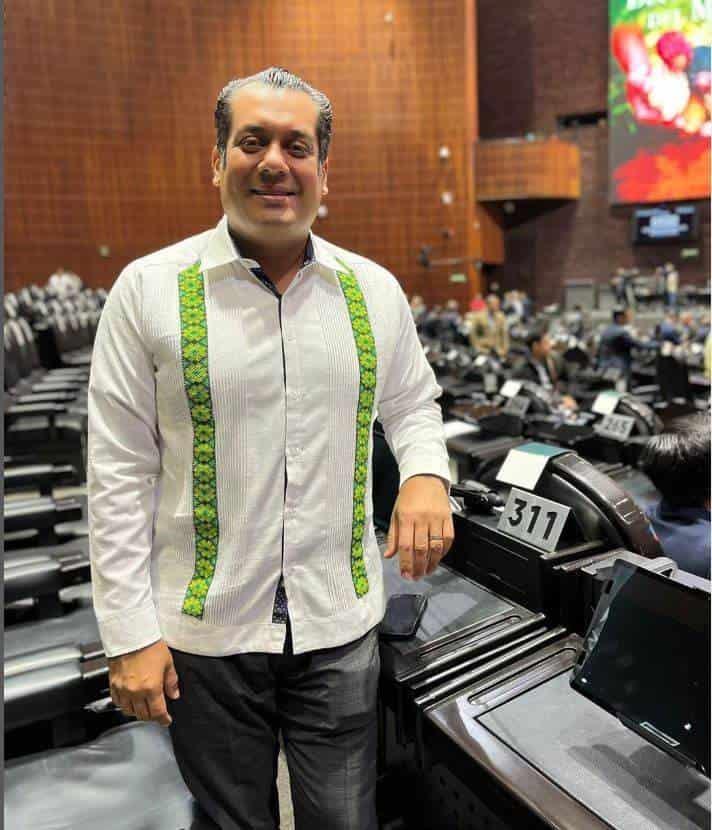 Sergio Gutiérrez pide a burocracia no colocar propaganda de aspirantes por obligación