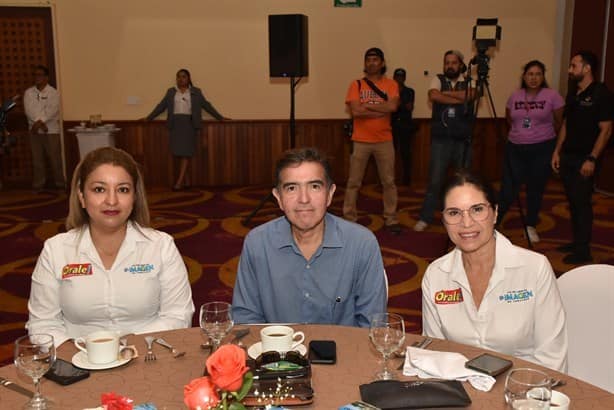 Socios de Coparmex Veracruz asisten al desayuno mensual de octubre