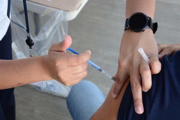 Vacunación covid-19 e influenza: ¿quiénes podrán vacunarse en esta campaña?