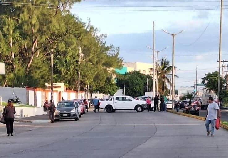 Bloquean avenida Díaz Mirón, en Veracruz; exigen a CFE que resuelvan problemas de luz