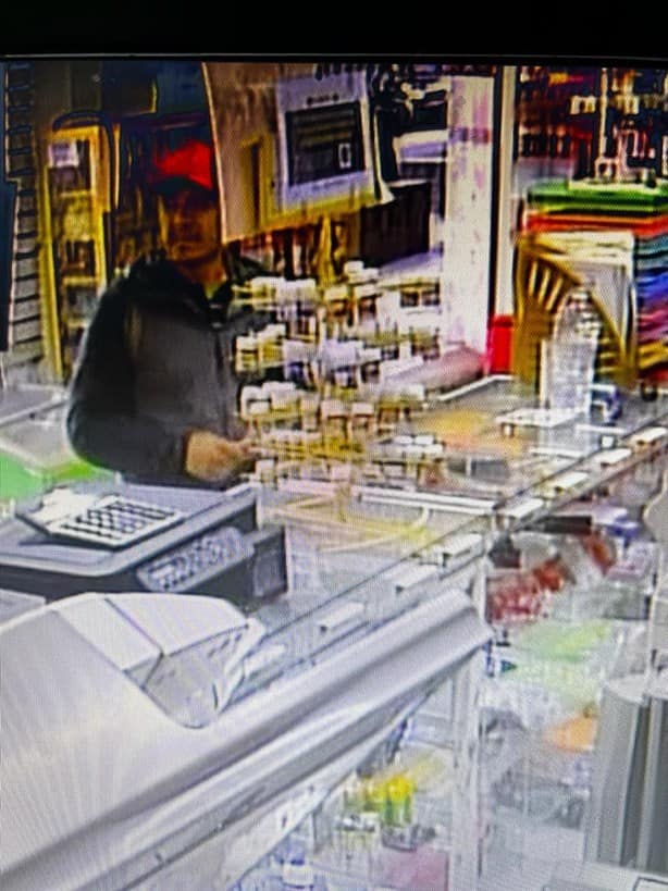 Captan a ladrón robando teléfono celular en papelería de Orizaba (+Video)
