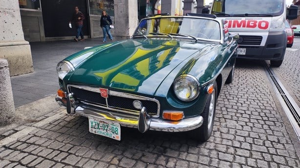 Exposición de autos antiguos en Xalapa con noble causa