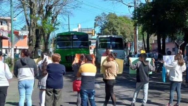 Toman Escuela De Xalapa Y Bloquean Calle Exigen Destituci N De Directora