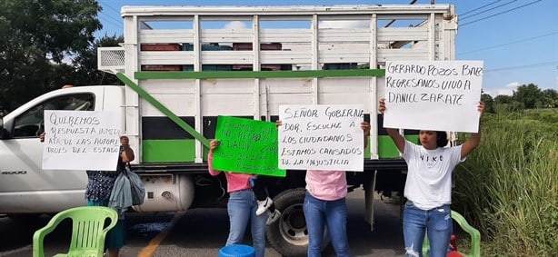 Bloquean carretera veracruzana por desaparición de joven en San Rafael