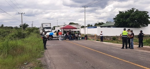 Bloquean carretera veracruzana por desaparición de joven en San Rafael