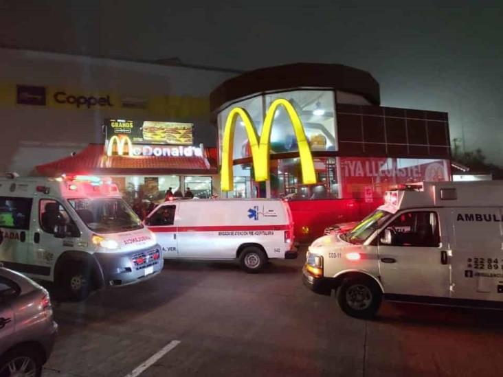 Motorrepartidor es apuñalado por comensal dentro de McDonald’s, en Xalapa