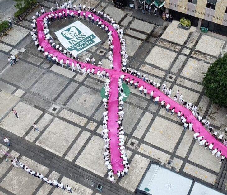 IMSS: lazo Rosa en Día Mundial de la Lucha contra el Cáncer de Mama