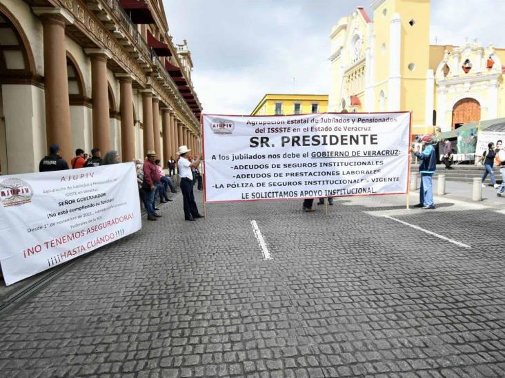 Jubilados y pensionados vuelven a las calles de Xalapa