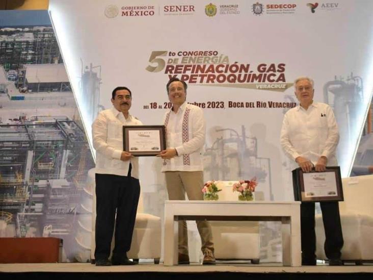 Gobernador de Veracruz reconoce excesos de colaboradores en Congreso de Energía
