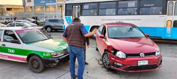 Taxis se ven involucrados en accidentes en Xalapa