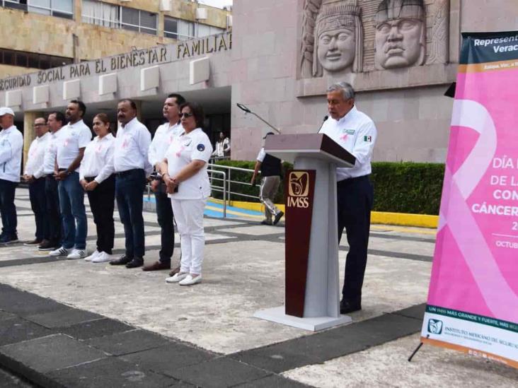 Realiza IMSS Veracruz Norte Lazo Rosa en Día Mundial de la Lucha contra Cáncer de Mama