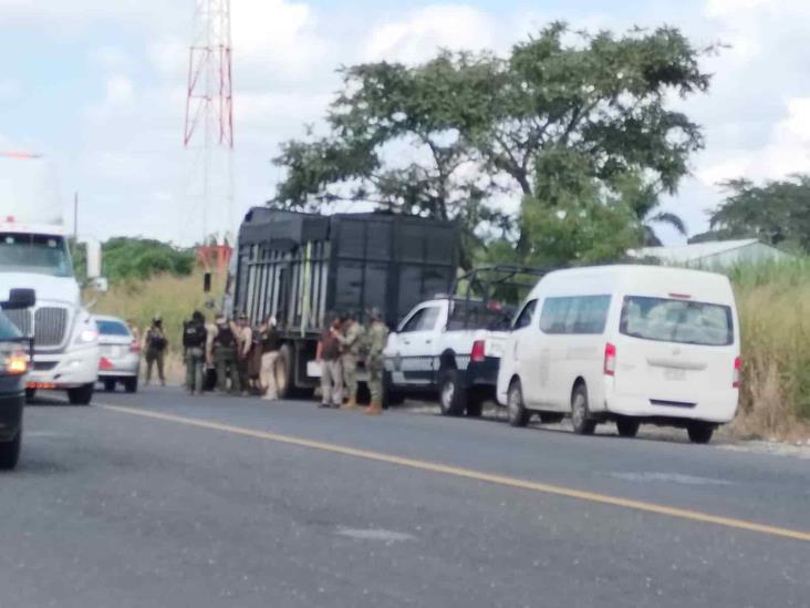 Aseguran mujeres migrantes en Yanga; todas viajaban con sus hijos