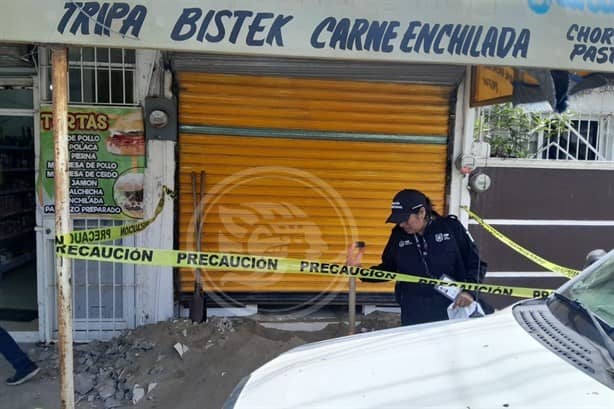 Catean local en Veracruz puerto; hallan restos humanos