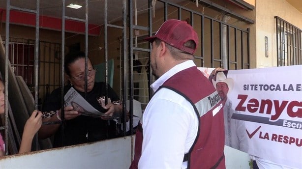 Zenyazen Escobar recorre calles de la colonia Villa Rica, en Veracruz para escuchar a los ciudadanos