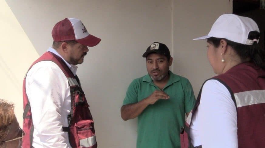Zenyazen Escobar recorre calles de la colonia Villa Rica, en Veracruz para escuchar a los ciudadanos