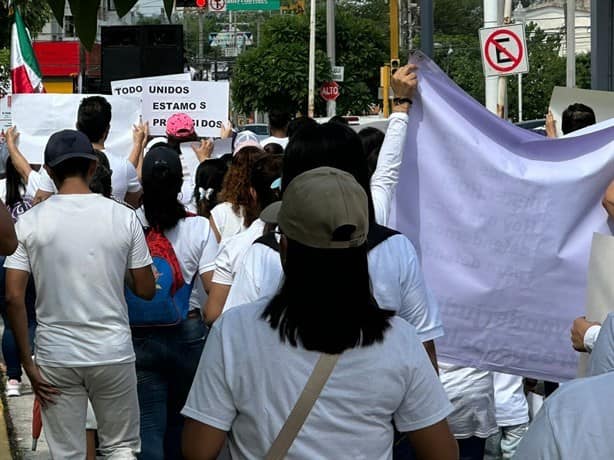 Marchan trabajadores del Poder Judicial en Poza Rica; piden frenar recortes