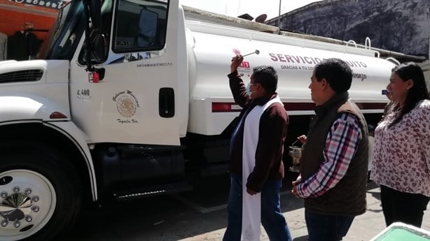 Ayuntamiento de Tequila adquiere pipas y camionetas para atender a la población