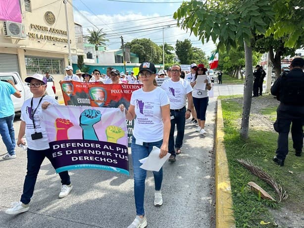 Marchan trabajadores del Poder Judicial en Poza Rica; piden frenar recortes