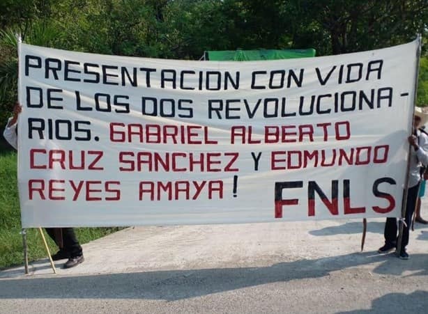 Integrantes del FNLS realizan bloqueo en Tantoyuca; esto exigen