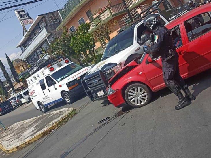 Chocan patrulla de SSP y particular en calles de Xalapa