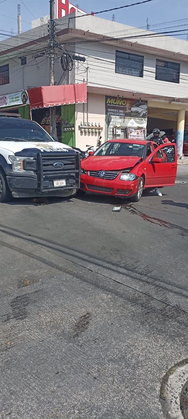 Chocan patrulla de SSP y particular en calles de Xalapa