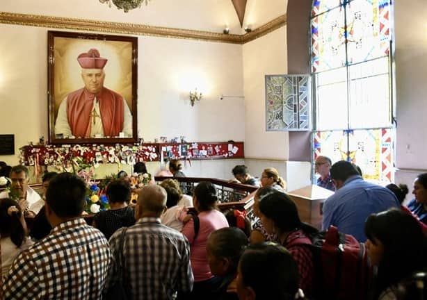 En día de San Rafael Guízar y Valencia, creyentes abarrotan catedral de Xalapa