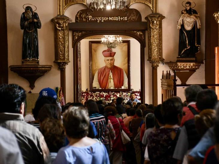 En día de San Rafael Guízar y Valencia, creyentes abarrotan catedral de Xalapa